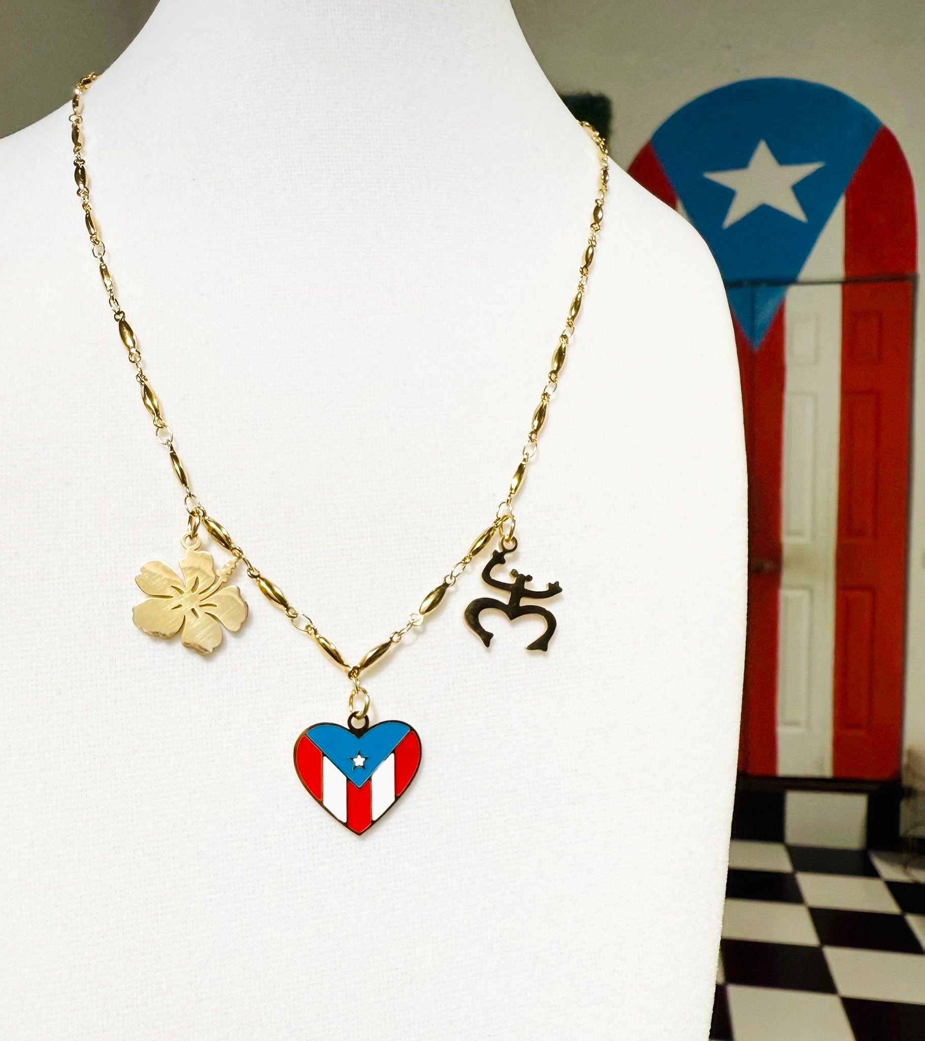Amor de Patria Necklace
