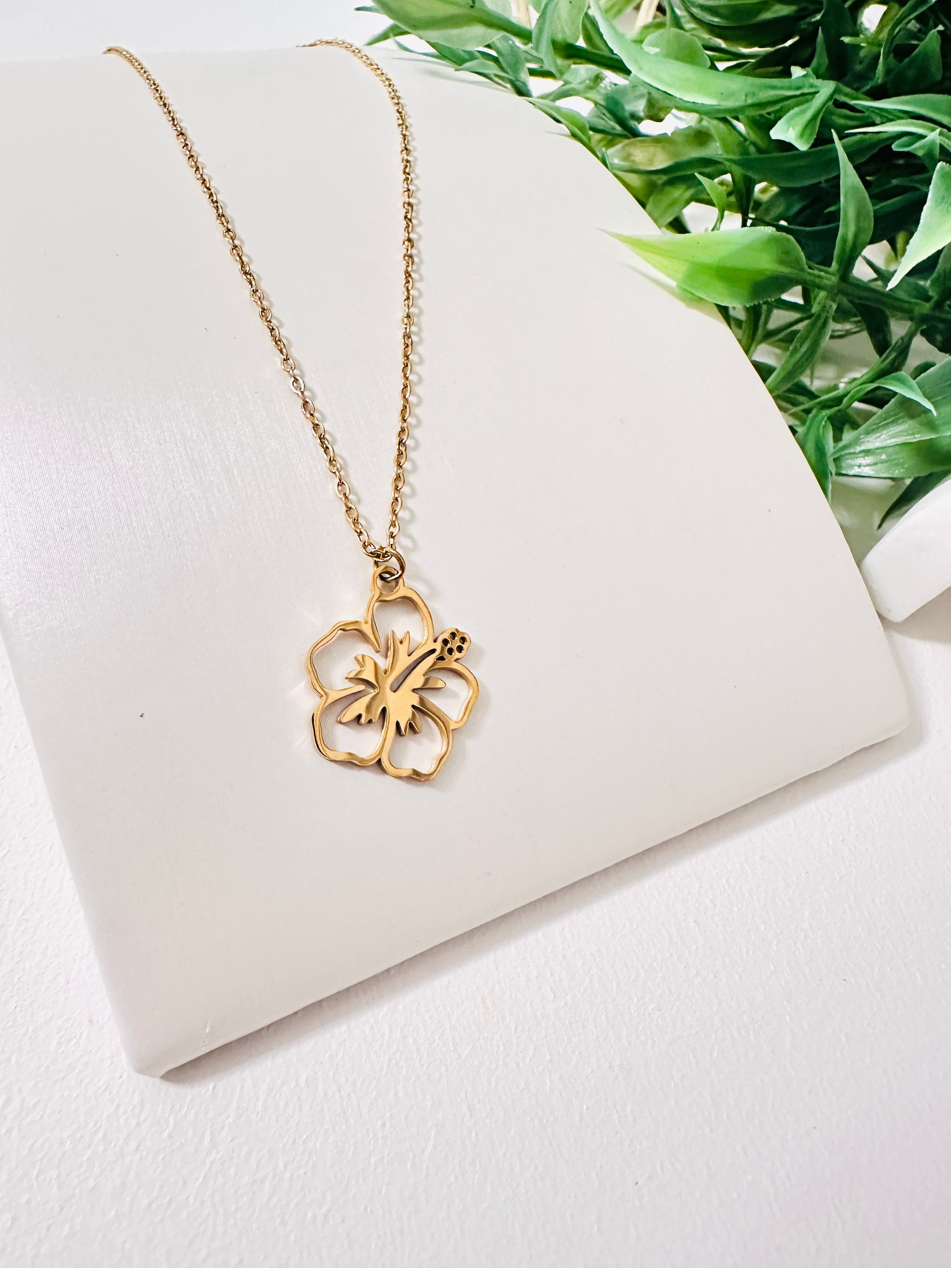 Golden Amapola Necklace