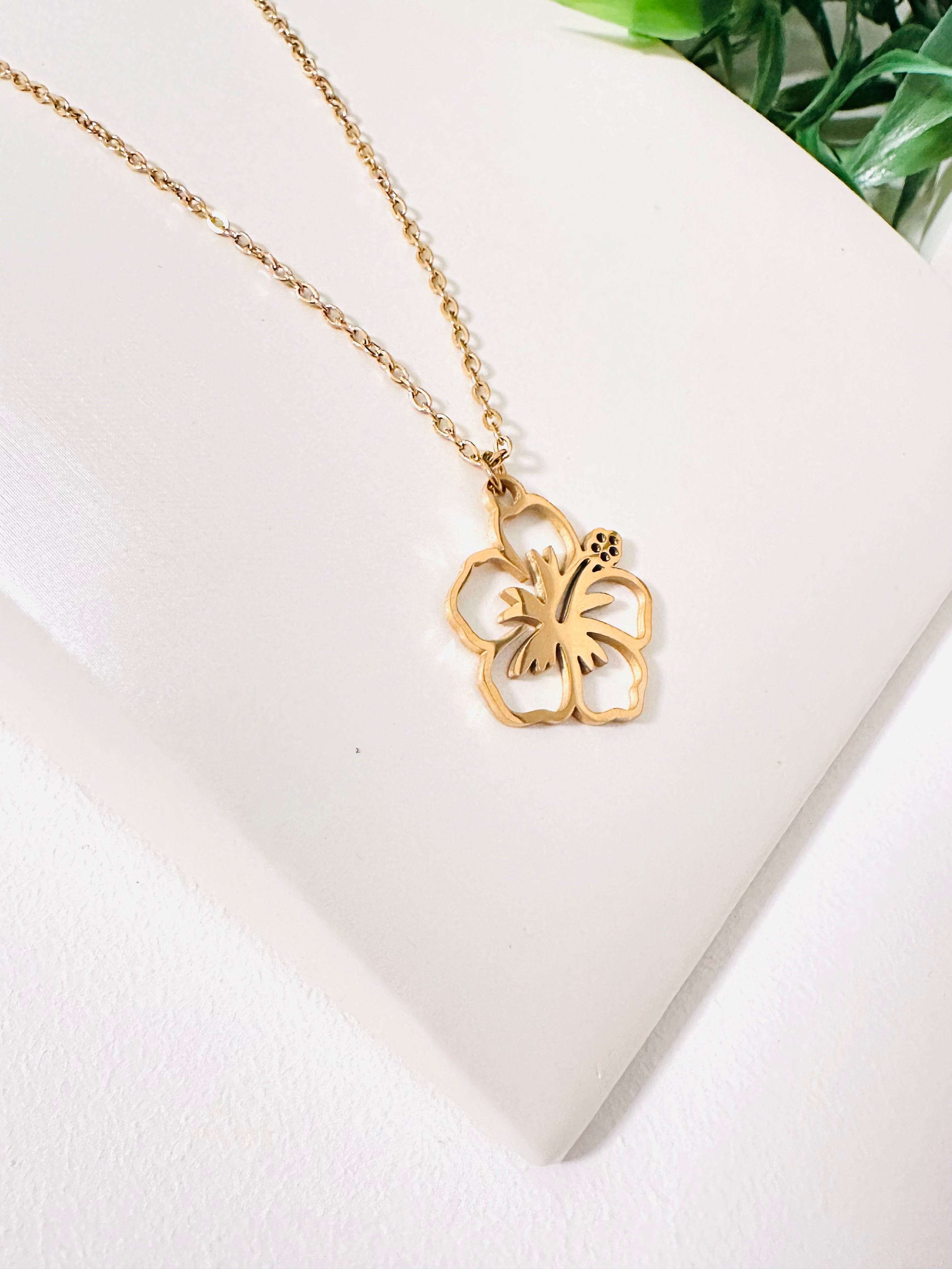Golden Amapola Necklace