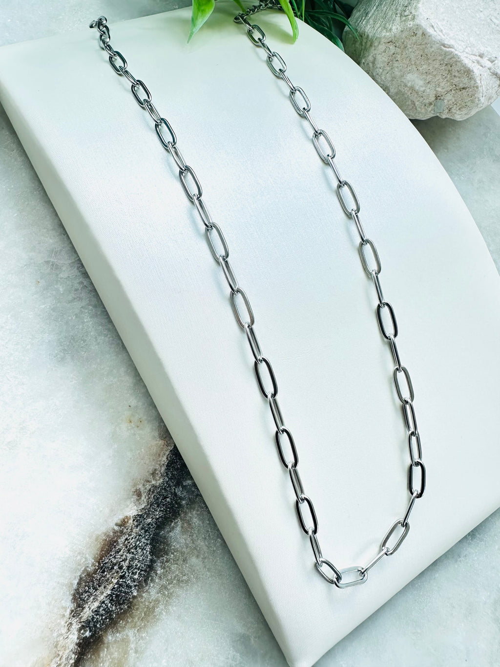 Thin Paper clip chain plateado