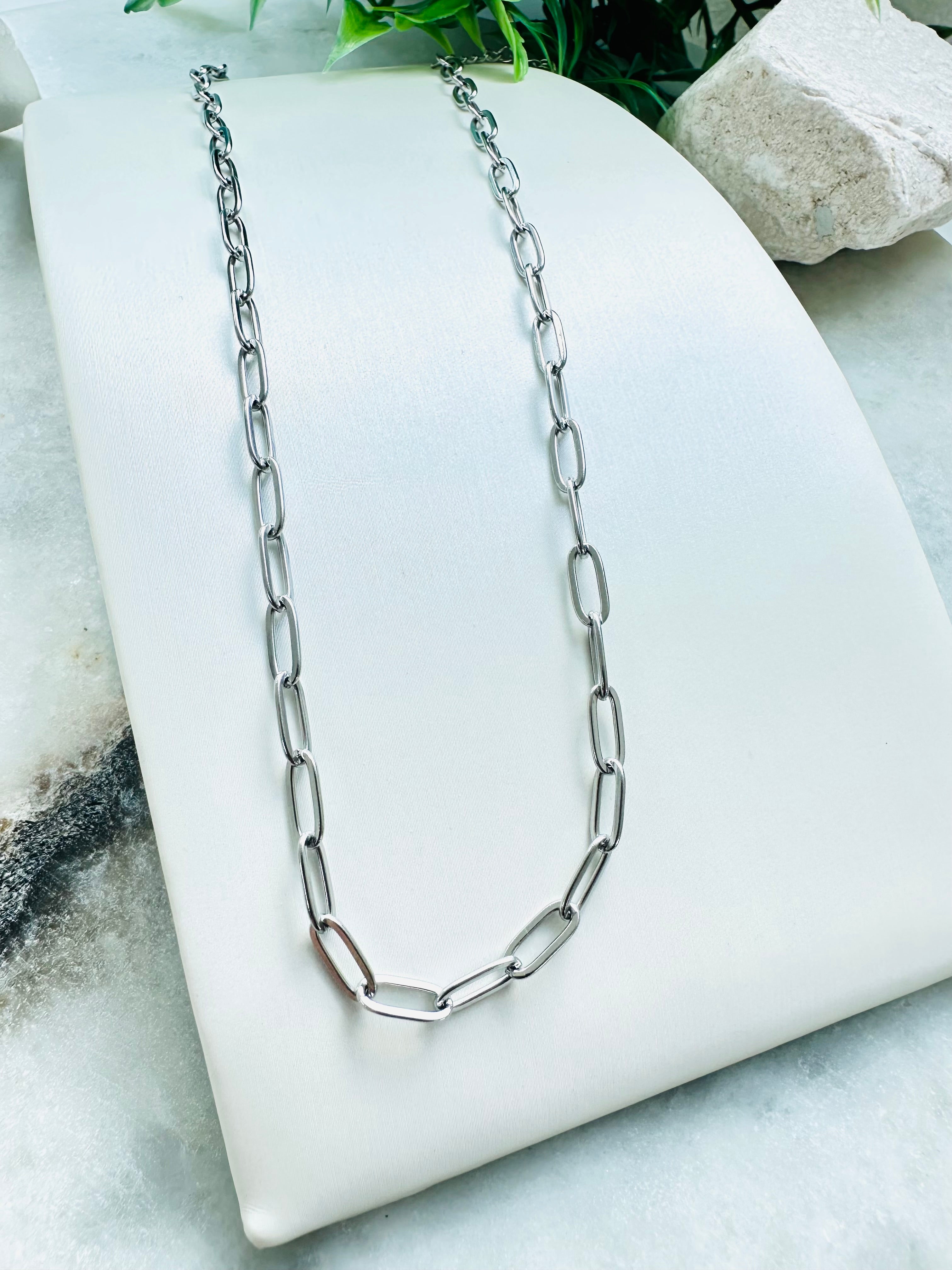 Thin Paper clip chain plateado